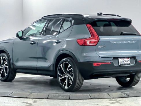Used 2021 Volvo XC40 T4 R-Design w/ Climate Package image 6