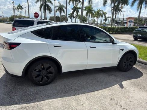 Used 2025 Tesla Model Y Long Range RWD image 2