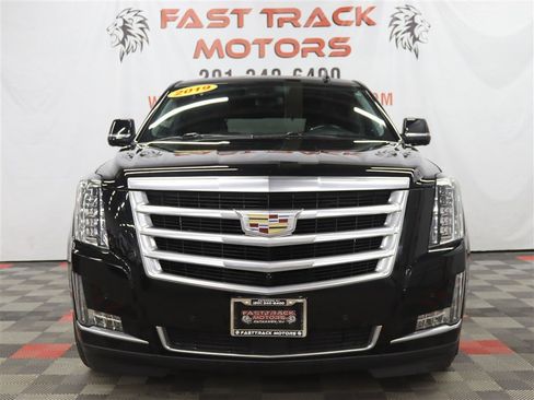 Used 2019 Cadillac Escalade Premium Luxury image 2