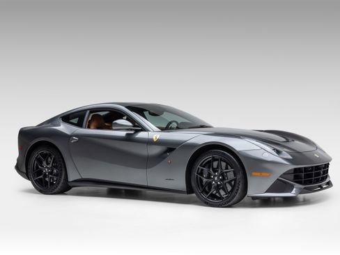 Certified 2015 Ferrari F12 Berlinetta image 6