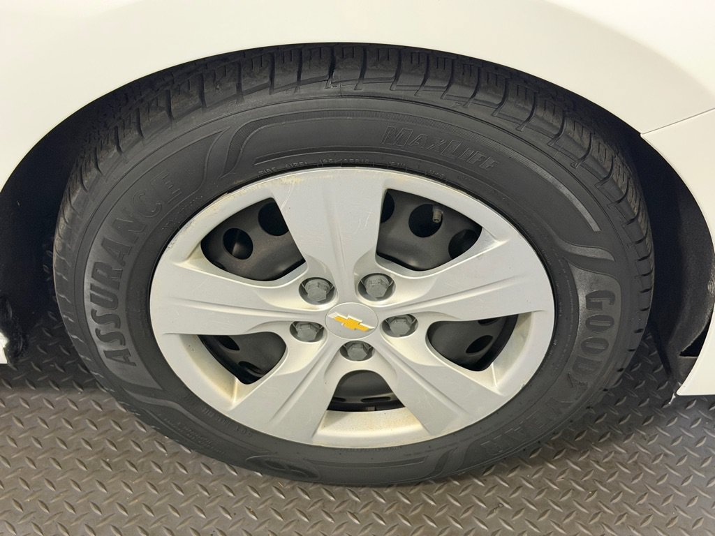 Used 2017 Chevrolet Cruze LS FWD image 17