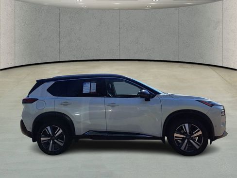 Used 2023 Nissan Rogue Platinum w/ Platinum Premium Package image 4