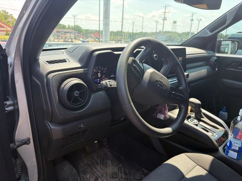 Used 2024 Chevrolet Colorado Trail Boss w/ Technology Package AWD/4WD image 13