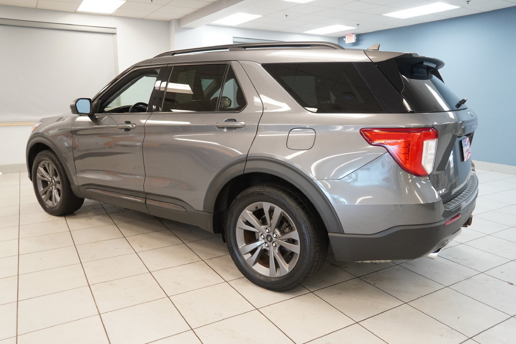 Used 2021 Ford Explorer XLT w/ Equipment Group 202A AWD/4WD image 7