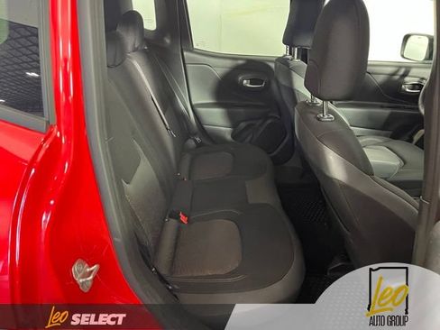Used 2023 Jeep Renegade Latitude AWD/4WD image 11