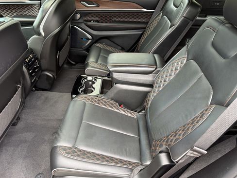 Used 2021 Jeep Grand Cherokee L Summit w/ Luxury Tech Group V AWD/4WD image 22