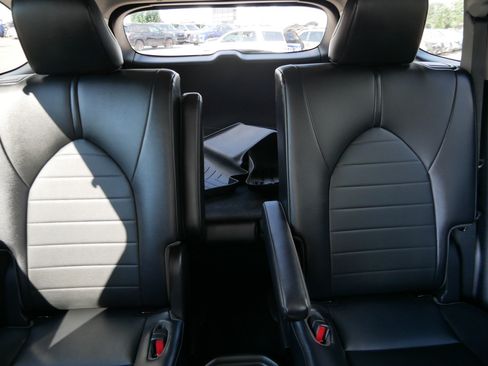 Used 2021 Toyota Highlander XLE AWD/4WD image 13