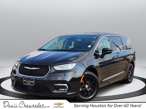 Used 2023 Chrysler Pacifica Touring-L FWD image 1