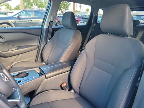 Used 2024 Nissan Rogue S FWD image 21
