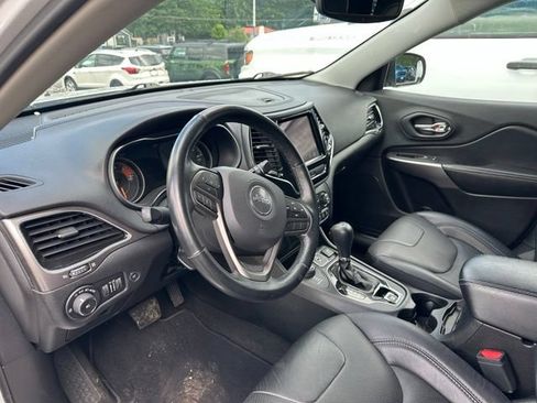 Used 2019 Jeep Cherokee Limited AWD/4WD image 4