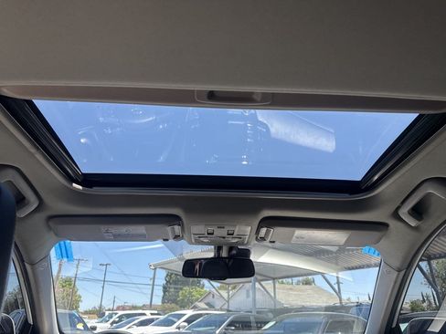 Used 2014 Toyota RAV4 Limited w/ Technology Package FWD image 16