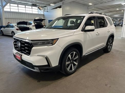 Used 2024 Honda Pilot Touring image 7