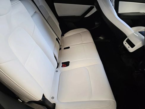 Used 2021 Tesla Model Y Long Range AWD/4WD image 9