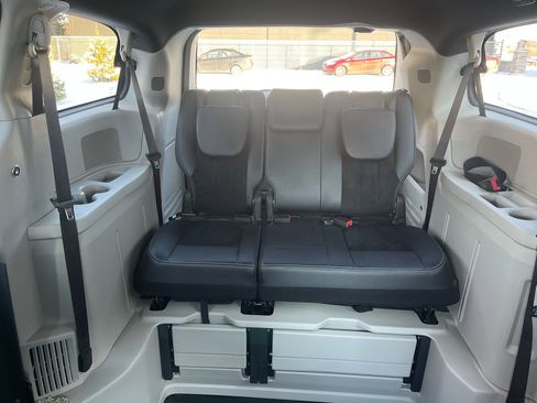 Used 2018 Dodge Grand Caravan SXT w/ Rear Park Assist Package image 20