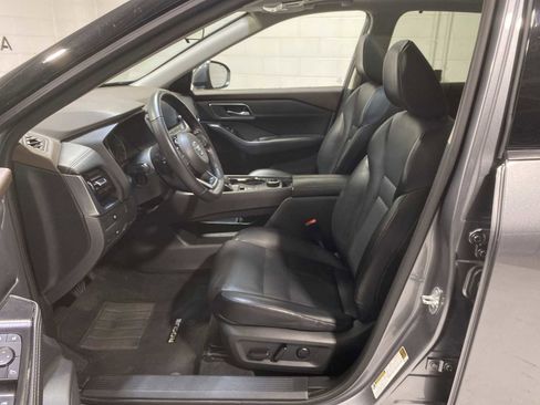 Used 2021 Nissan Rogue SV w/ Premium Package image 2