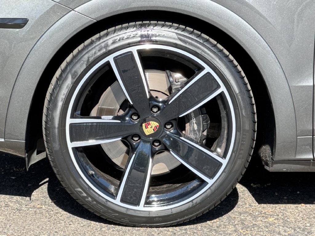 Used 2022 Porsche Cayenne GTS AWD/4WD image 38