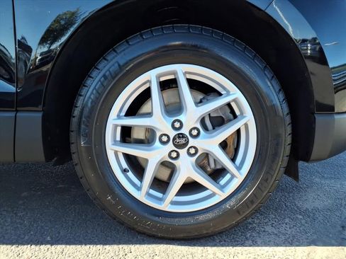 Certified 2024 Ford Edge SE image 9