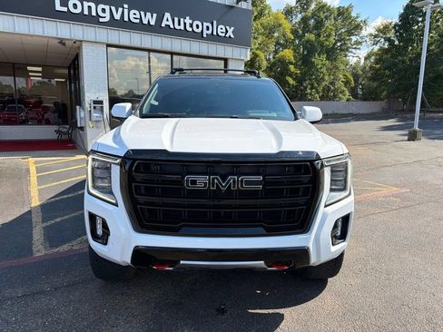 Used 2023 GMC Yukon XL AT4 w/ Technology Package AWD/4WD image 3