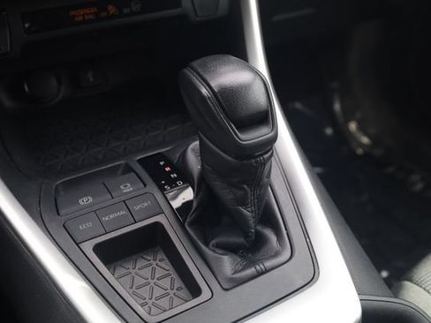 Used 2020 Toyota RAV4 LE w/ Carpet Mat Package FWD image 21
