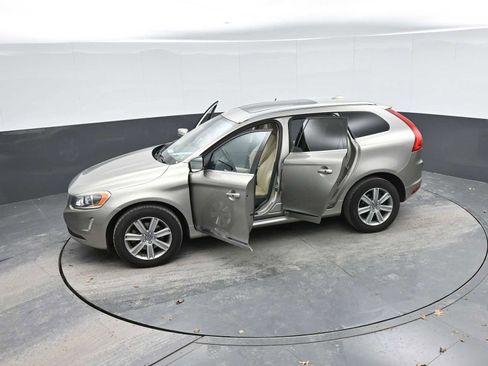 Used 2016 Volvo XC60 T6 w/ Proximity Package image 40