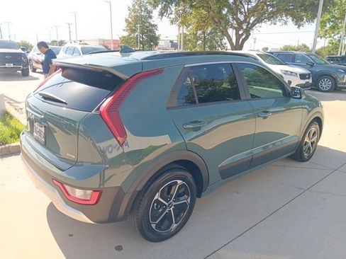 Used 2023 Kia Niro EX FWD image 6