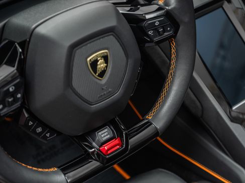 Used 2020 Lamborghini Huracan EVO image 27