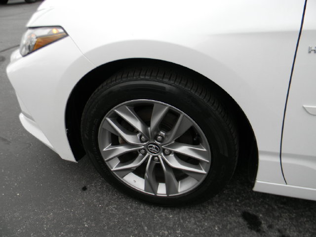 Used 2020 Toyota Avalon XLE w/ Moonroof Package FWD image 9