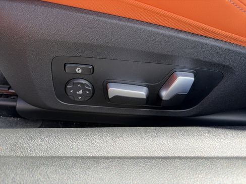 Used 2022 BMW M4 xDrive Competition AWD/4WD image 25