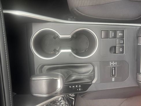 Used 2025 Toyota Highlander LE FWD image 45