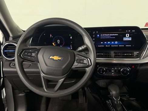 Used 2025 Chevrolet Trax LT FWD image 15