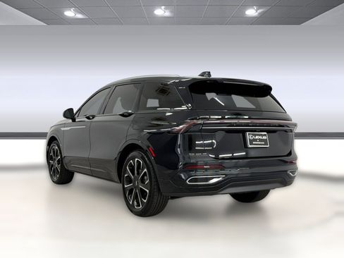 Used 2025 Lincoln Nautilus Reserve AWD/4WD image 3