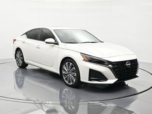 New 2026 Nissan Altima 2.5 SV w/ SV Premium Package FWD image 3
