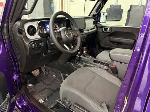 Used 2026 Jeep Gladiator Sport AWD/4WD image 9