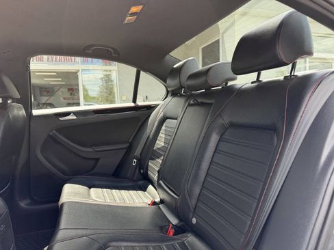 Used 2017 Volkswagen Jetta GLI FWD image 23