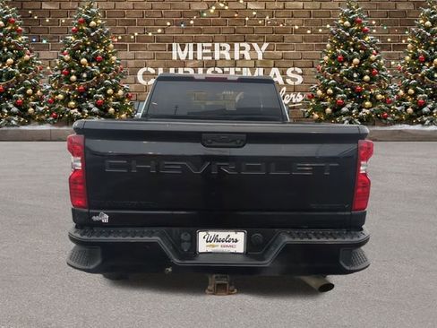 Used 2022 Chevrolet Silverado 2500 Custom w/ Custom Value Package image 4