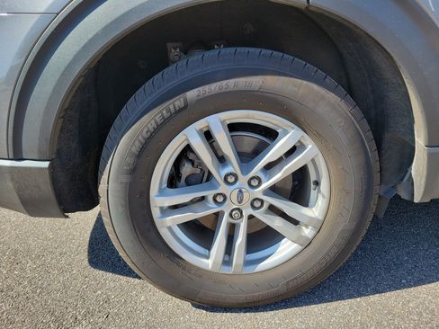Used 2022 Ford Explorer XLT w/ Equipment Group 202A AWD/4WD image 30