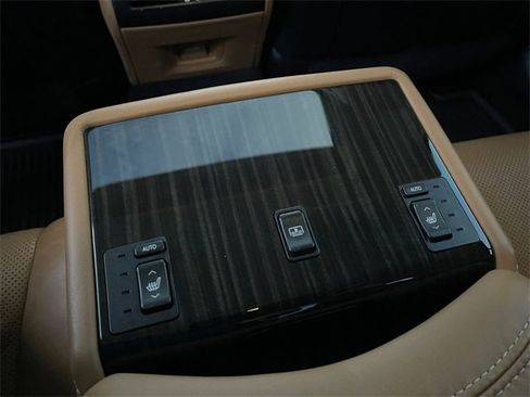 Used 2017 Lexus LS 460 AWD w/ Comfort Package image 25