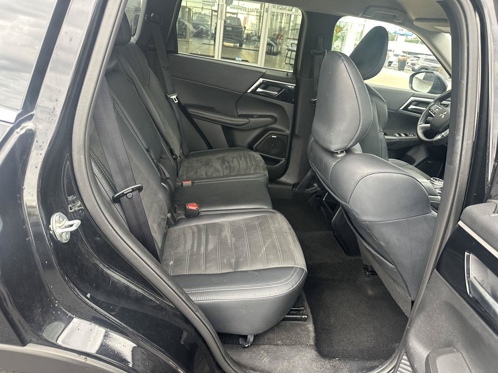 Used 2025 Mitsubishi Outlander AWD image 24