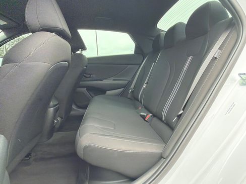 Certified 2025 Hyundai Elantra SEL image 20