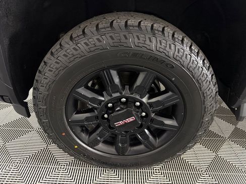 Used 2024 GMC Sierra 2500 AT4 w/ AT4 Premium Plus Package image 12