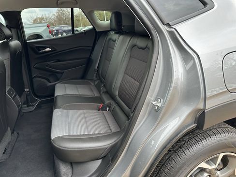 Used 2025 Chevrolet Trax LT image 9