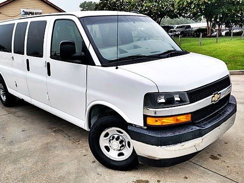 Used 2018 Chevrolet Express 3500 LT w/ LT Preferred Equipment Group RWD image 4