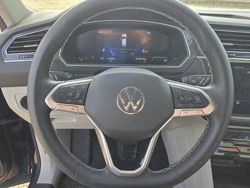 Used 2024 Volkswagen Tiguan SE image 16