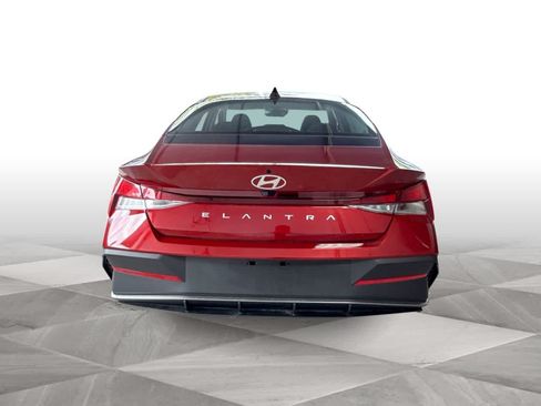 Used 2026 Hyundai Elantra SE FWD image 7