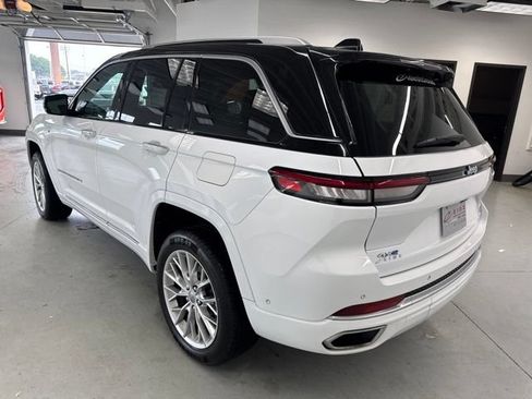 Used 2023 Jeep Grand Cherokee Summit w/ Luxury Tech Group V AWD/4WD image 11