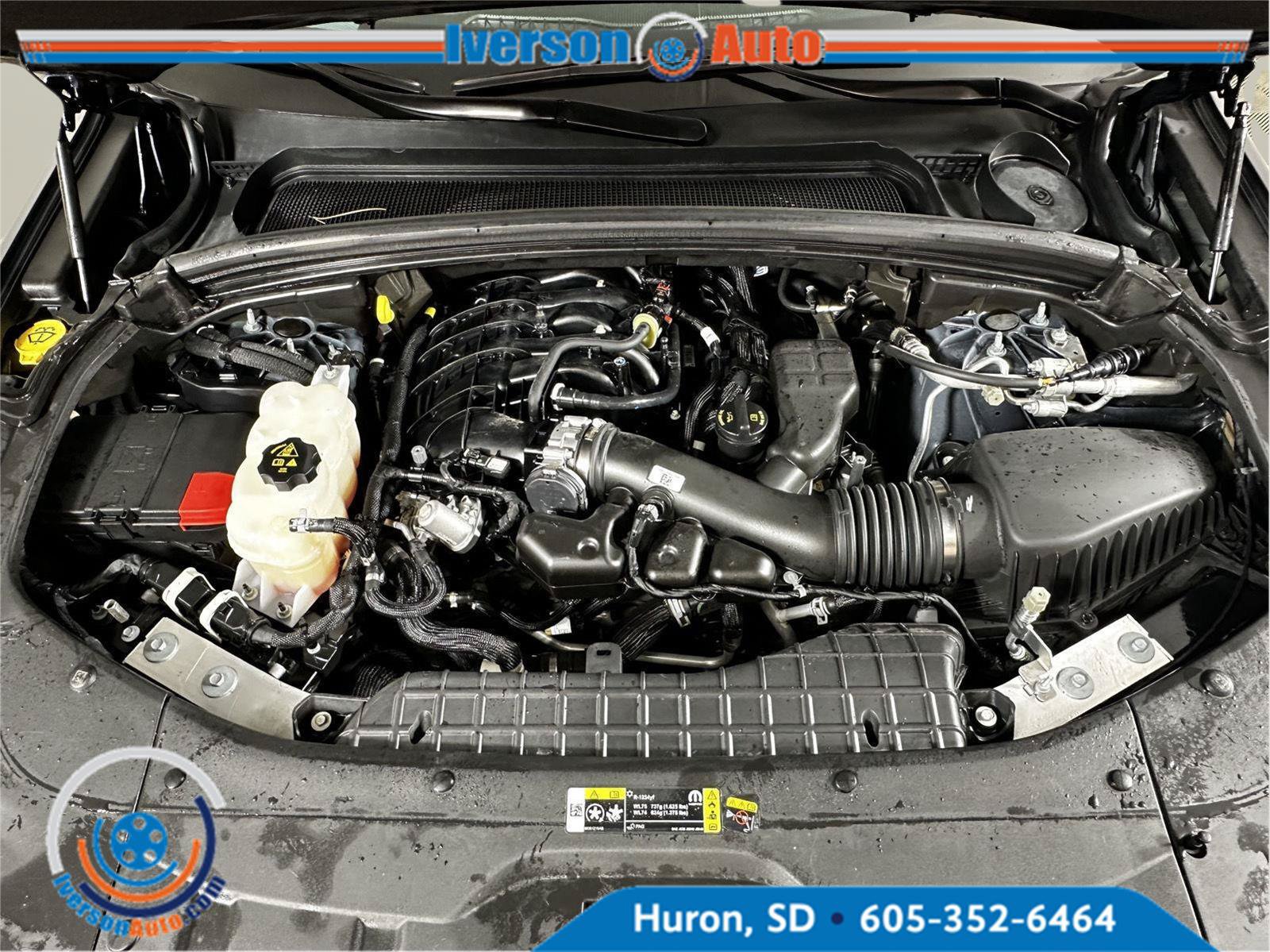 Used 2024 Jeep Grand Cherokee L Limited w/ Luxury Tech Group II AWD/4WD image 3