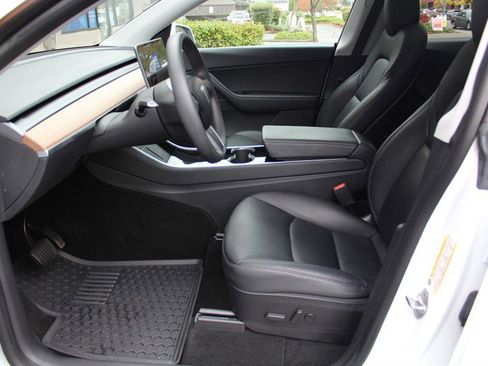 Used 2020 Tesla Model Y Long Range image 19