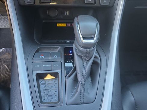 Used 2023 Toyota RAV4 XLE Premium image 19