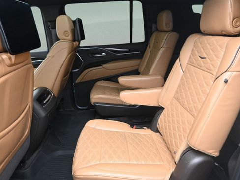 Used 2023 Cadillac Escalade ESV Sport w/ Touring Package AWD/4WD image 15