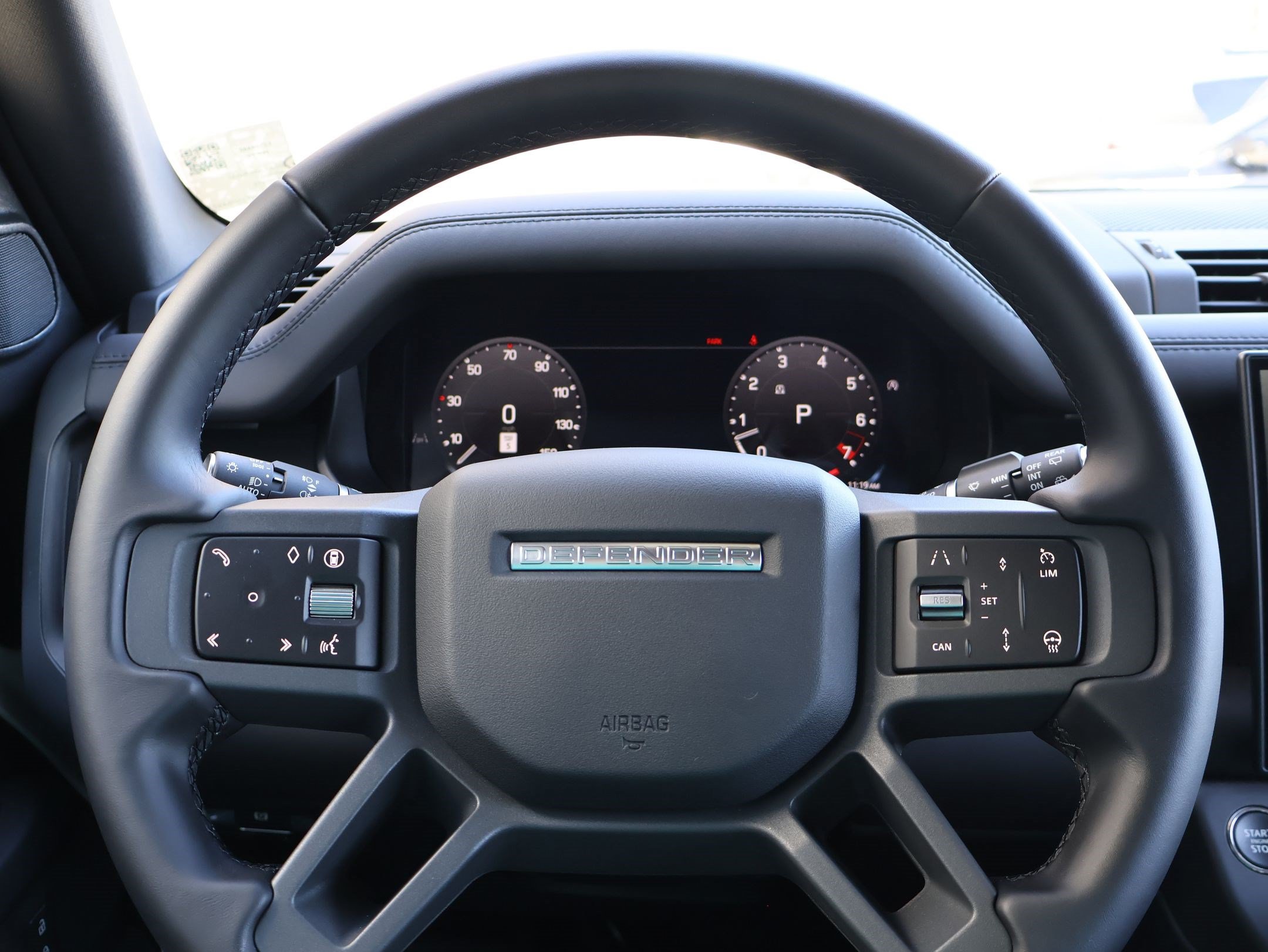 Used 2026 Land Rover Defender 110 X-Dynamic SE AWD/4WD image 18
